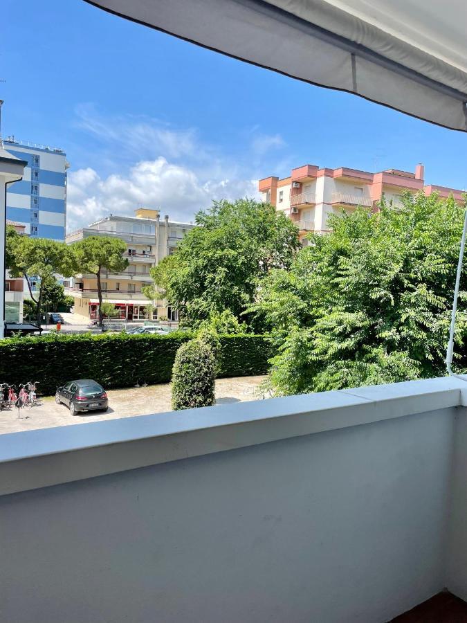 Condominio Centrale 104 Lignano Sabbiadoro Exteriör bild